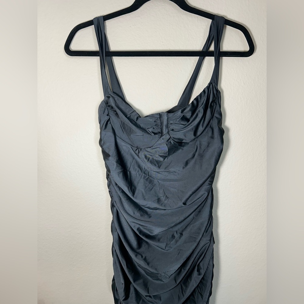 Good American Black Ruched Sweetheart Midi Dress - Picture 2 of 3